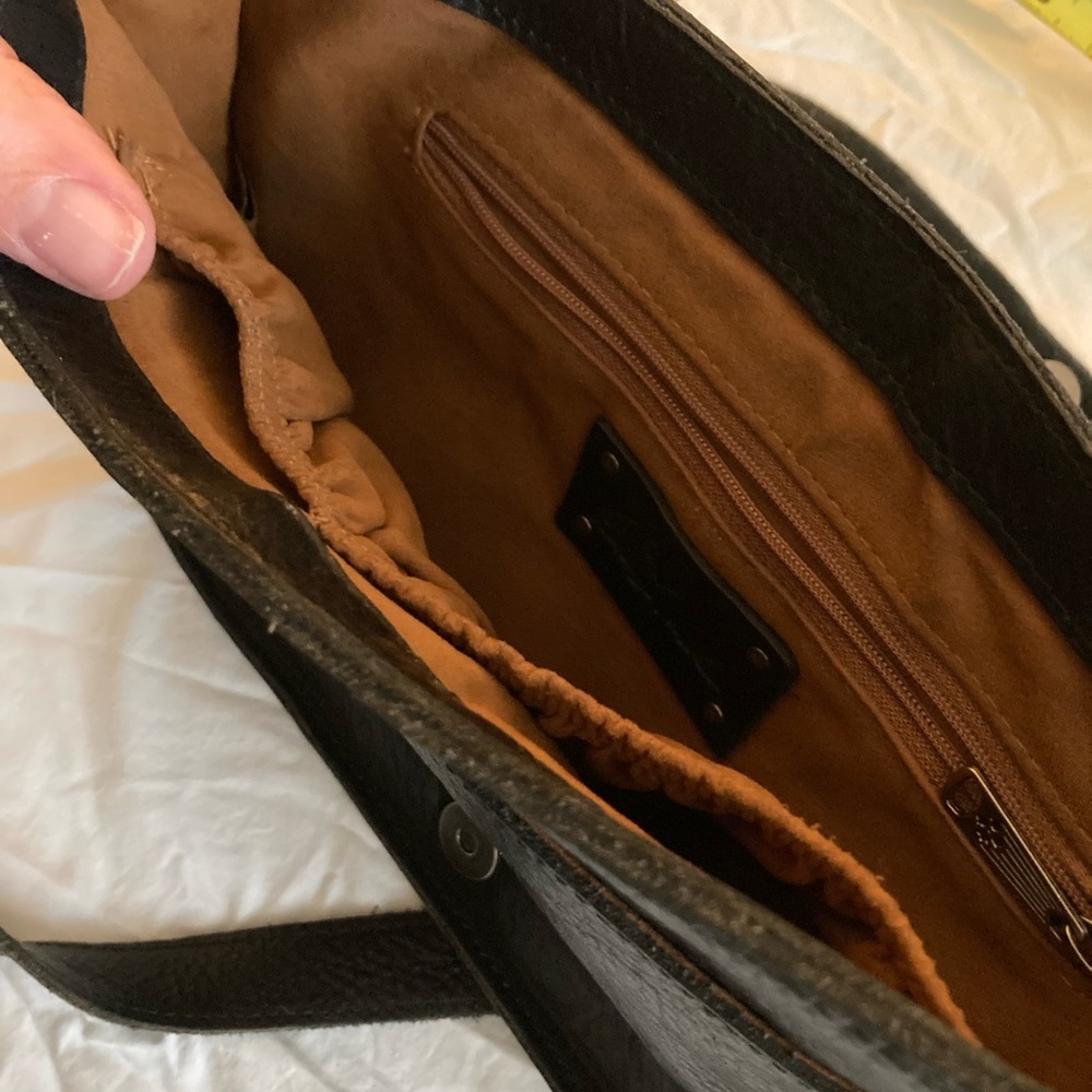 Patricia Nash black shoulder bag.  Great condition, pockets.  Adjustable strap​ - Picture 8 of 14